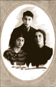 Сурейа ханум с детьми Дилярой и Ресми - 1937 год