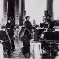 Семейный концерт, 1910-ые. Дети Г.З.Тагиева: Мамядкязым (виолончель) Мамедтаги (скрипка) и Сурая (рояль) Семейный концерт, 1910-ые. Дети Г.З.Тагиева: Мамядкязым (виолончель) Мамедтаги (скрипка) и Сурая (рояль)