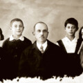 Семья Абдуллаевых и Сафия Селимханова. Слева направо: Сафия, Расми, Асад бек, Диляра, Сурейа ханум. 12 октября 1934 года Семья Абдуллаевых и Сафия Селимханова. Слева направо: Сафия, Расми, Асад бек, Диляра, Сурейа ханум. 12 октября 1934 года