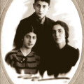 Сурейа ханум с детьми Дилярой и Ресми - 1937 год Сурейа ханум с детьми Дилярой и Ресми - 1937 год