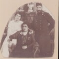 Г.З.А. Тагиев, его жена Сона-ханум и дочь Лейла-ханум, 1914 год Г.З.А. Тагиев, его жена Сона-ханум и дочь Лейла-ханум, 1914 год